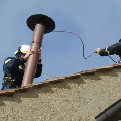 humo blanco y humo negro en la elección de un nuevo Papa 2025
