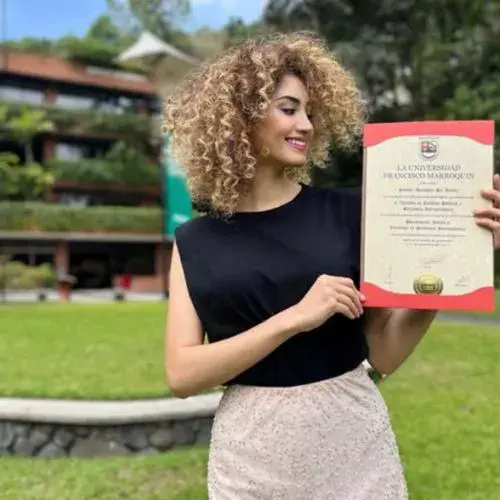 Biografía de Raschel Paz