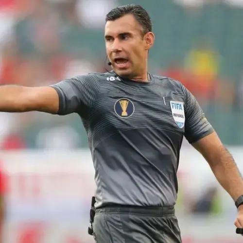 Arbitro guatemalteco Mario Escobar