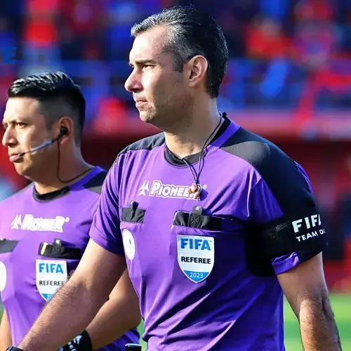 Mario Escobar Toca Biografía