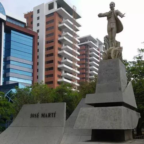 La Plaza José Martí en la Avenida Las Américas