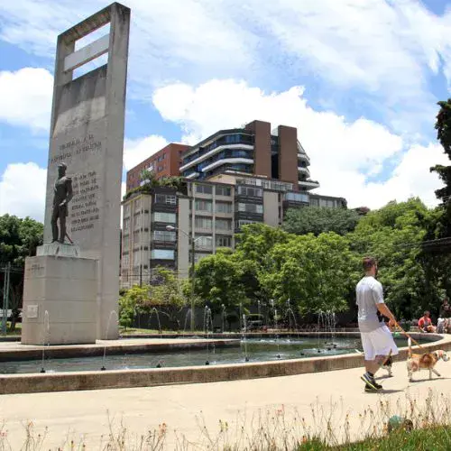 Plaza Argentina en la Ciudad de Guatemala