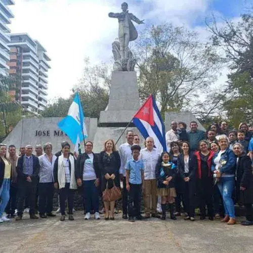 Plaza dedicada a Cuba en Guatemala