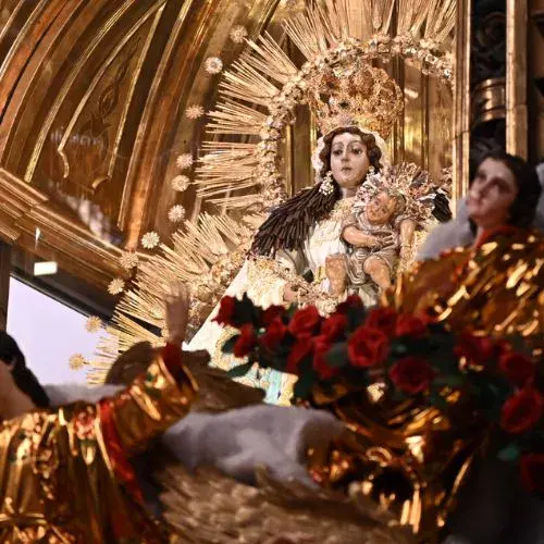 cómo es la devoción a la Virgen del Rosario en Guatemala