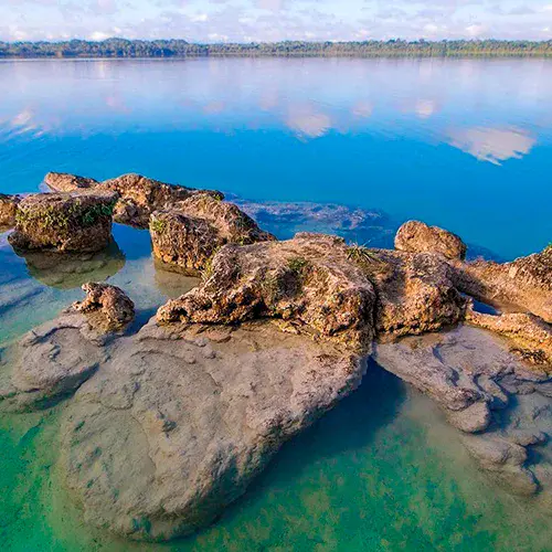 Laguna_Lachua_estromatolitos_como_forman