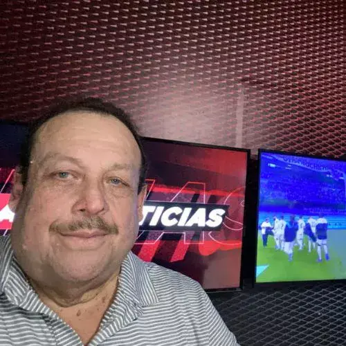Biografía de Hugo Landaverde