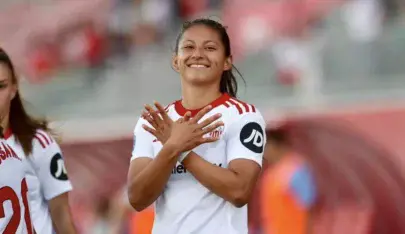 Biografía de Andrea Álvarez, futbolista guatemalteca